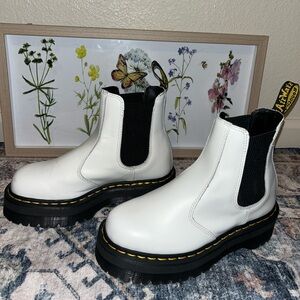 SOLD Dr Martens AirWair Size 7 w 6 m2976 White LEATHER PLATFORM CHELSEA BOOTS
